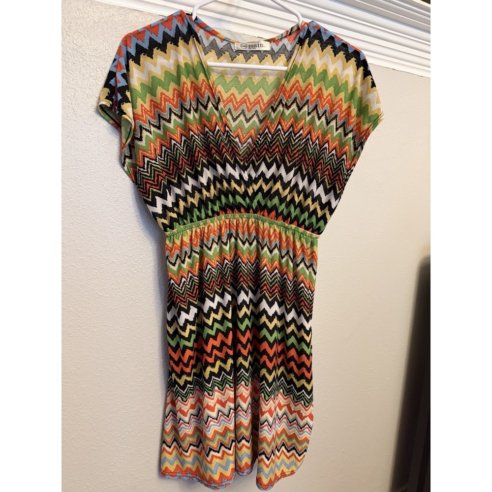 646 Main Dress Womens Size S/M Short Sleeve Gold Multi Color V Neck Elastic